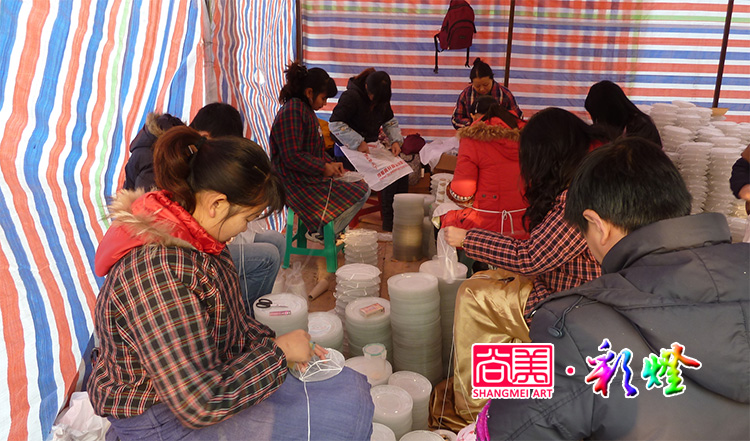 自贡灯会传统技艺之瓷器彩灯_瓷器花灯