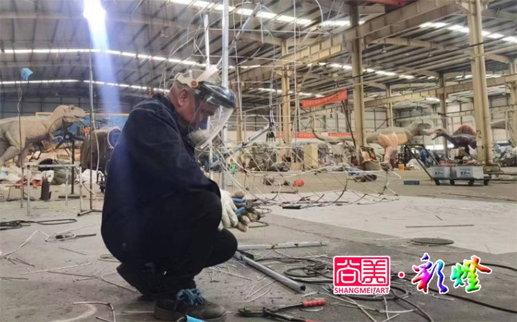 彩灯制作师傅的优秀品质如何提升？