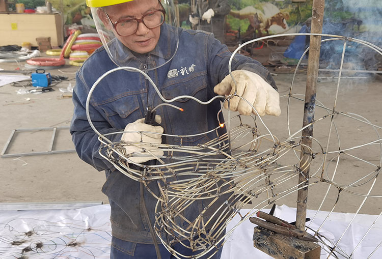 一支优秀的自贡彩灯制作团队应该如何组建？