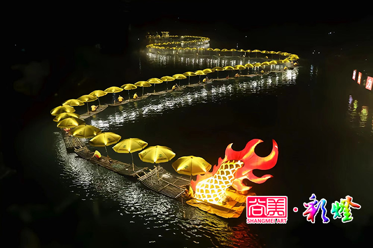 龙舟文化里的自贡彩灯工艺的完美结合