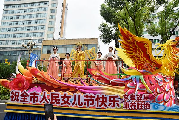 女兒節鳳凰彩車