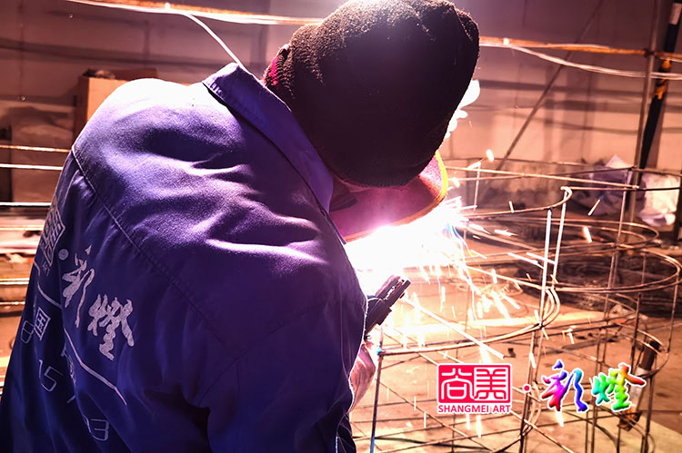 The lantern craftsmen of China
