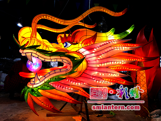 Malaysian customers customize a batch of dragon lantern